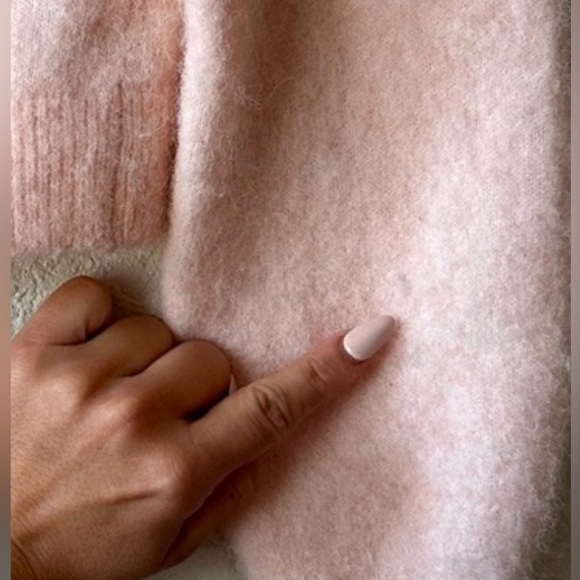 Blush pink cropped v-neck cardigan sweater - Picture 7 of 9